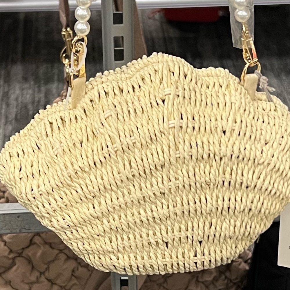 Beach-y Vacay Vibe::A New Day Tan Woven Shell Shape Bag with Pearl Strap::NWT:: - Picture 6 of 6